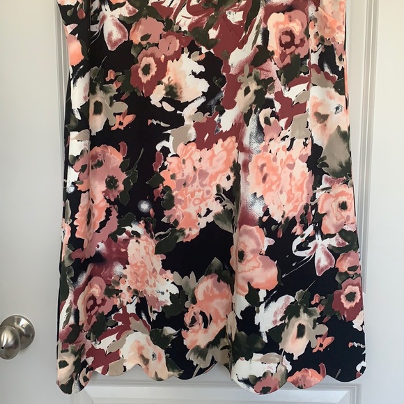 Floral Printed Shift Dress - Picture 4 of 13